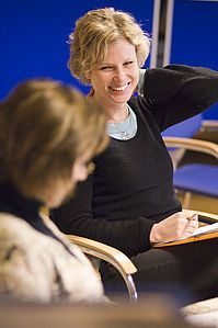 lächelnde blonde Frau