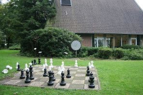 Außenanlange Schachfeld