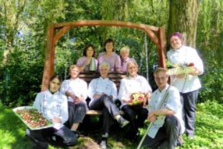 Gruppenfoto Küchenmitarbeitende