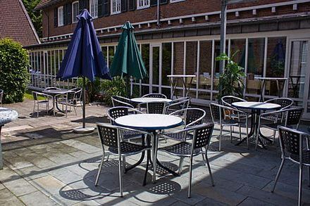 Terrasse mit Sitzmöglichkeiten