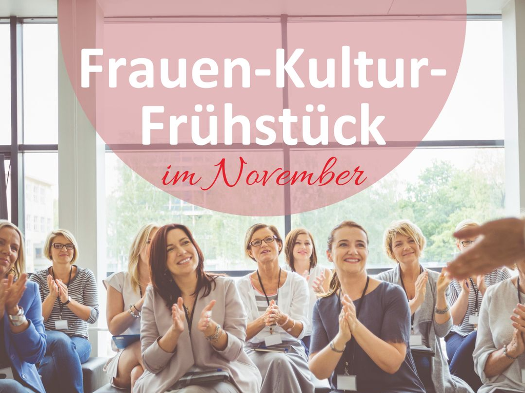 Frauen-Gruppe, die applaudiert